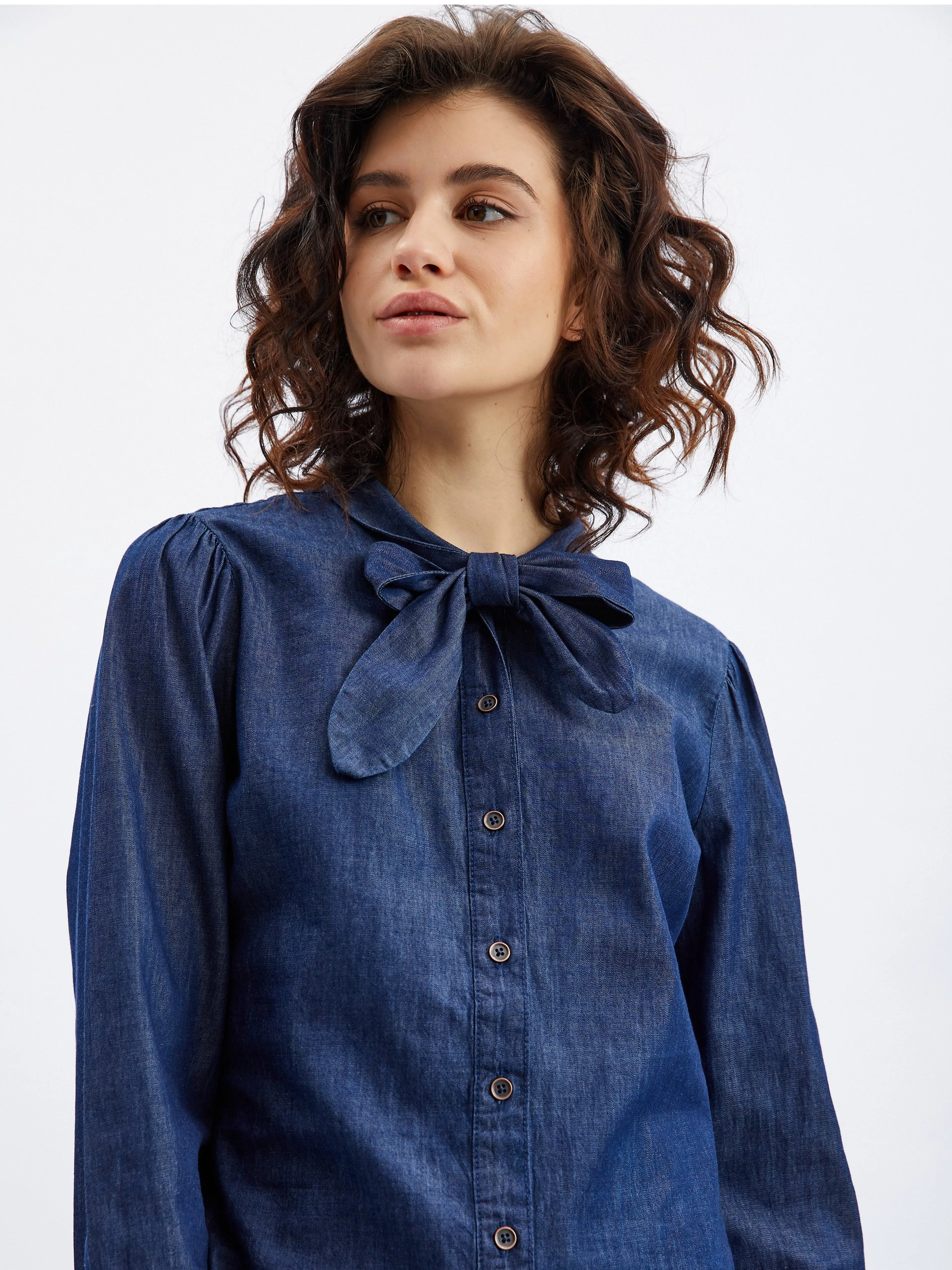 Dunkelblaues Damen-Denim-Shirt mit dekorativem Detail ORSAY