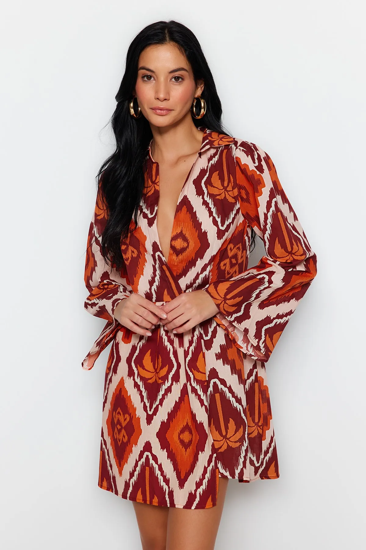 Trendyol Collection  Tropisch gemustertes Mini-Strandkleid aus 100 % Baumwolle TBESS23EL00289