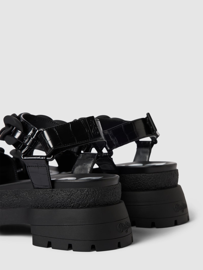 Sandalen mit Label-Print in schwarz