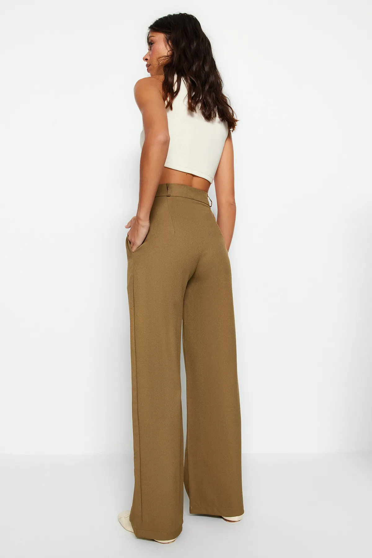 Trendyol Collection  Khakifarbene Hose mit weitem Bein/Webhose mit weitem Bein TWOAW22PL0263