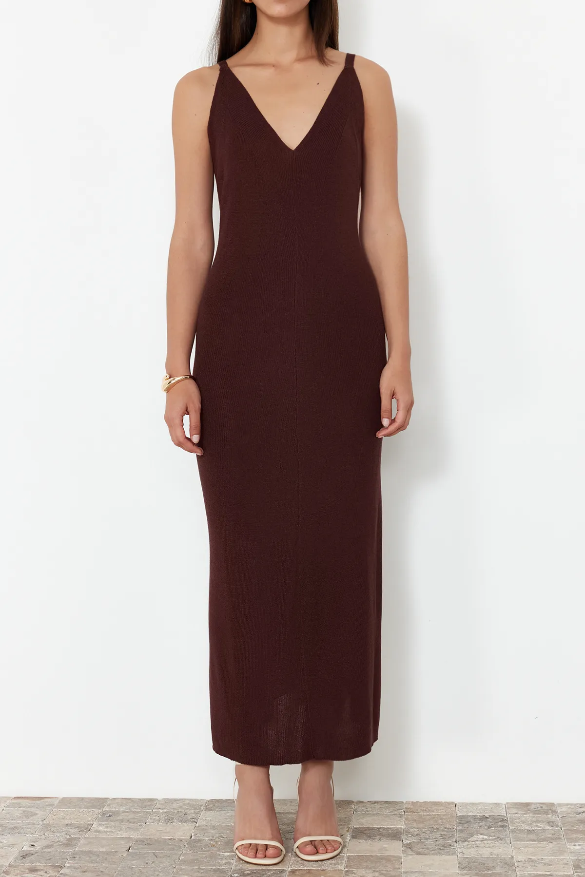 Trendyol Collection  Braunes Maxi-Strick-Basic-Kleid TWOSS20EL1574