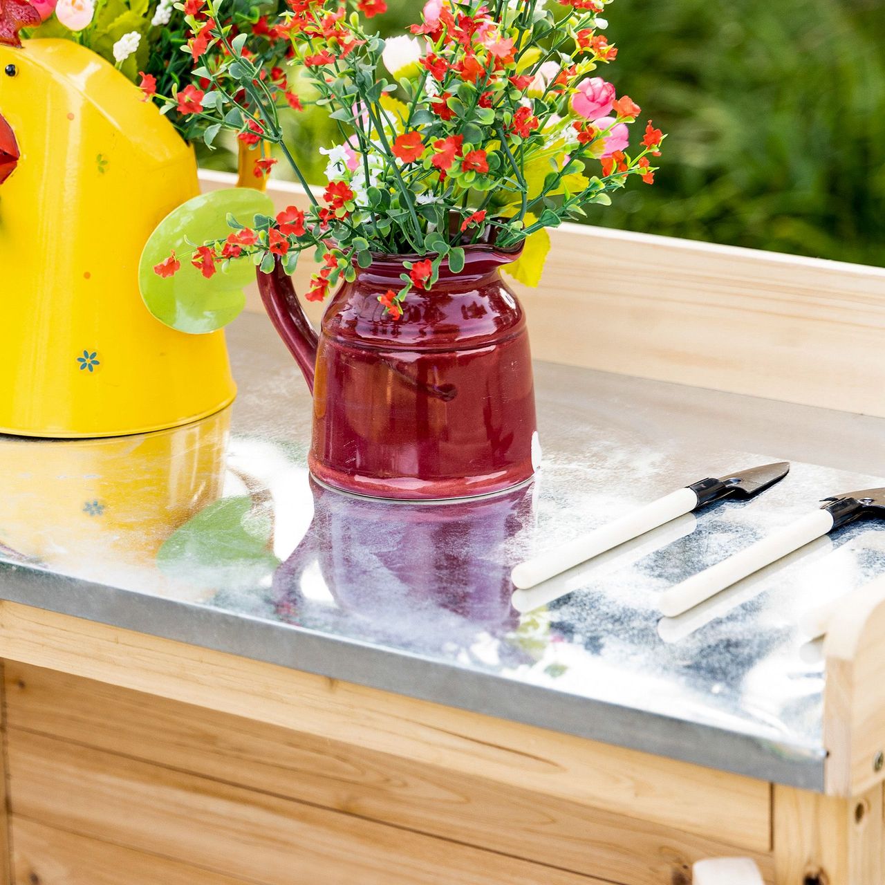 Outsunny Gartenschrank Holz Geräteschrank Schrank mit 2 Einlegeböden Natur