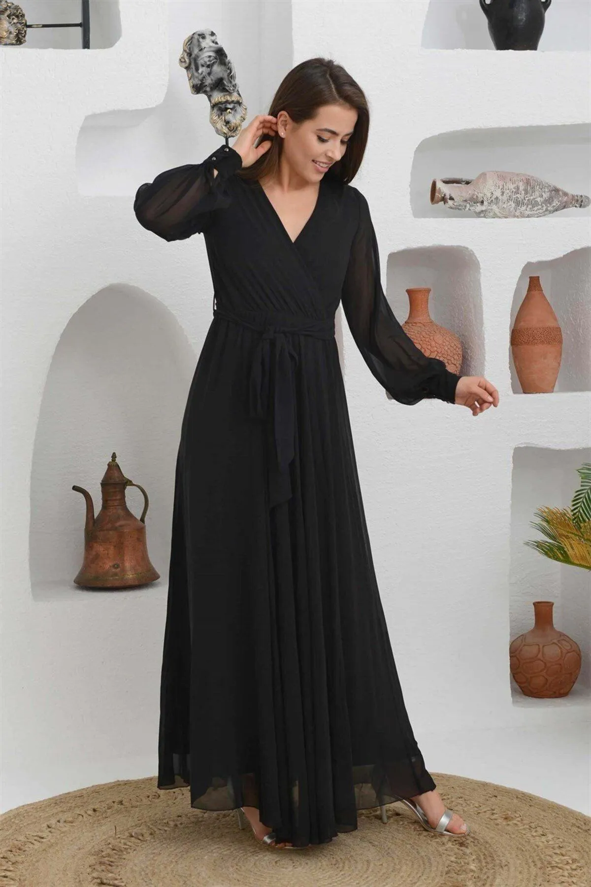 Carmen  Zweireihiges langes Abendkleid aus schwarzem Chiffon