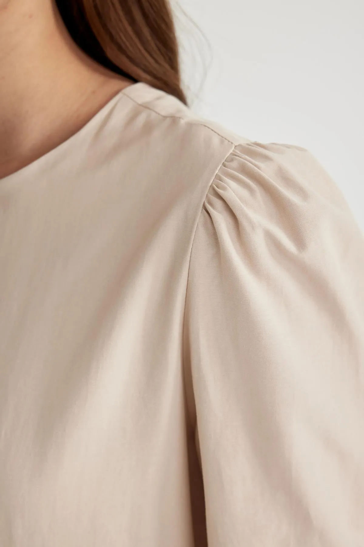 DeFacto  Popeline-Langarmkleid mit normaler Passform und Rundhalsausschnitt A9409ax24sp