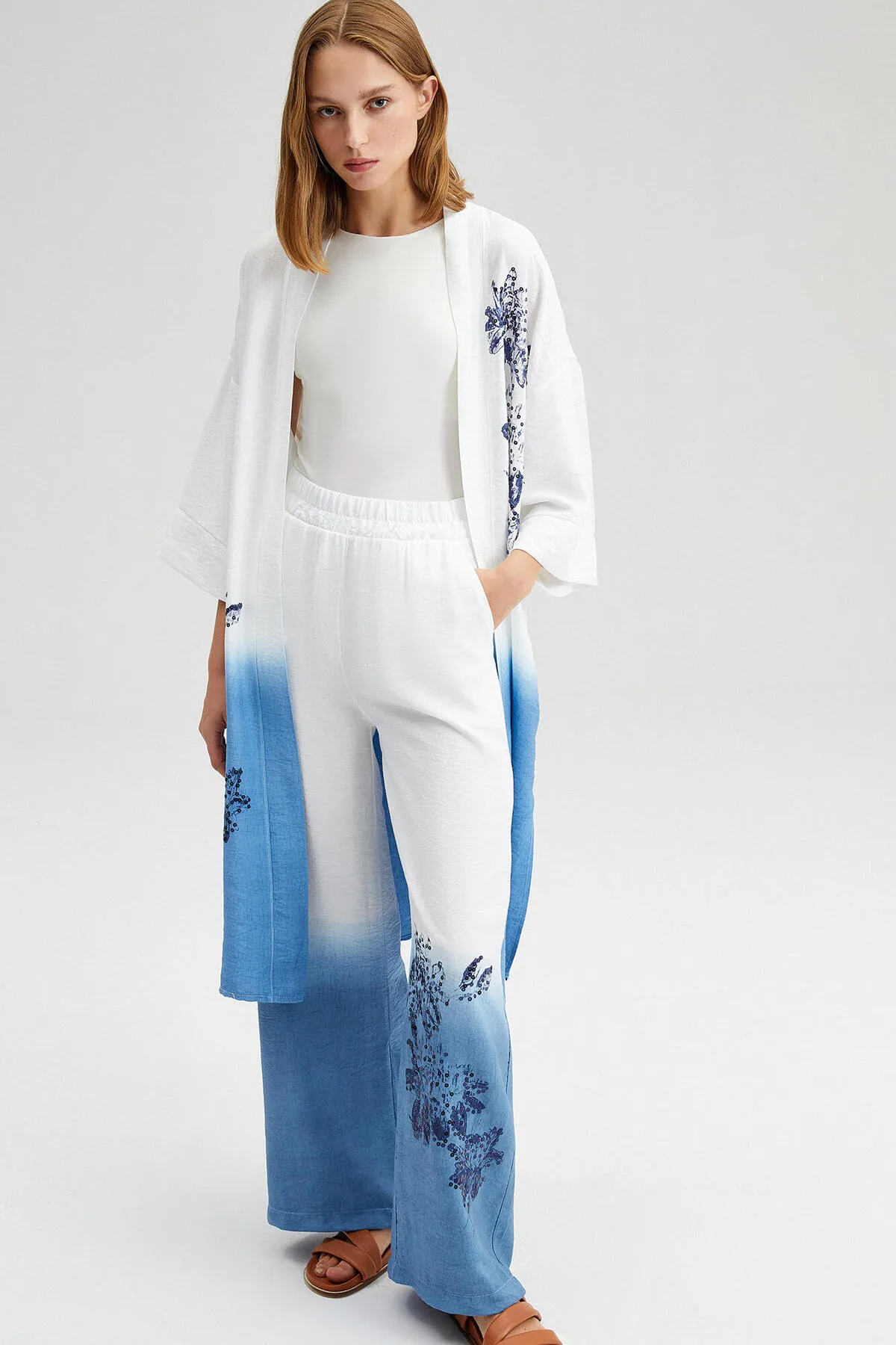 Touché Privé  BESTICKTES KIMONO-SET