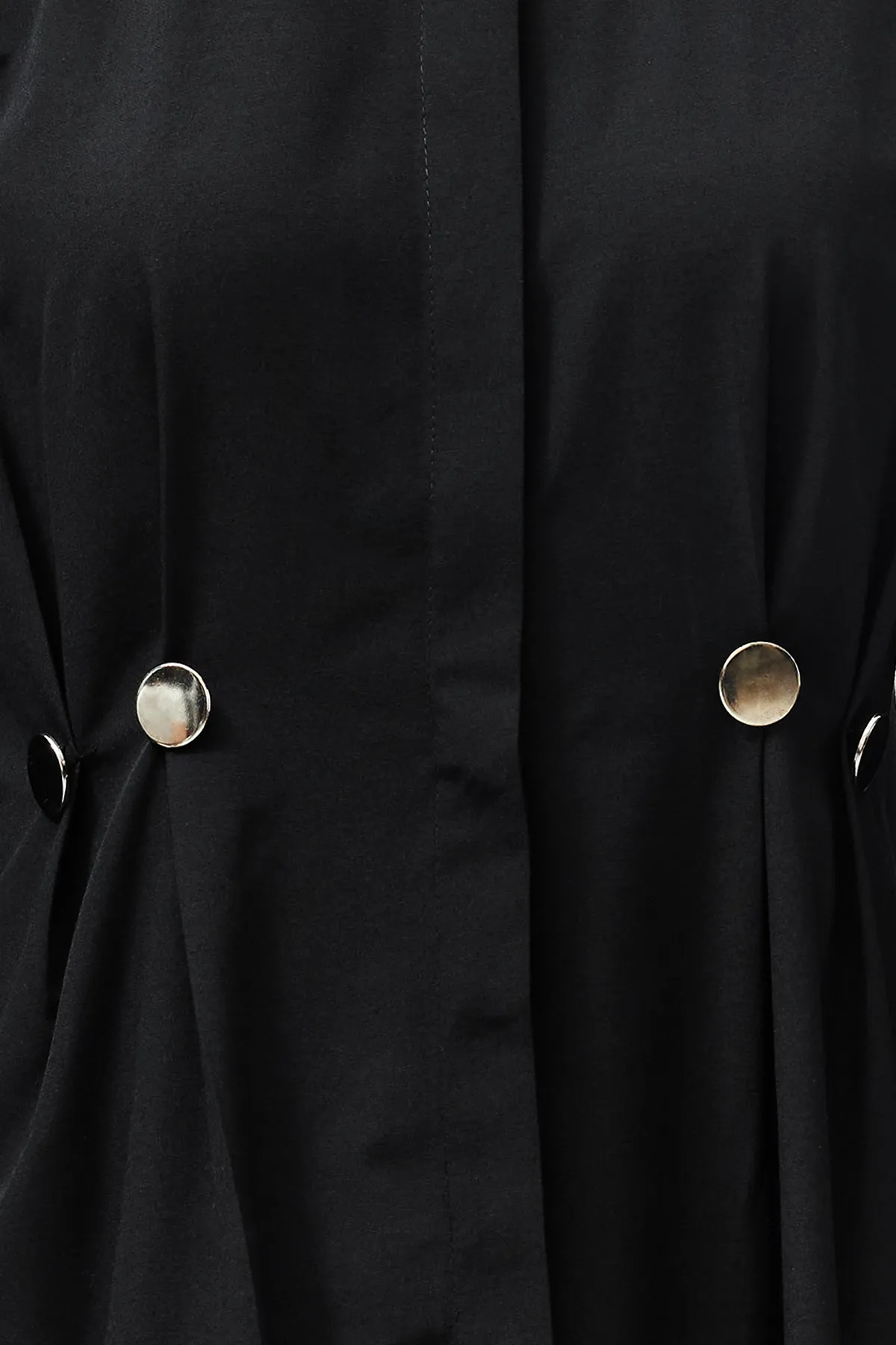 Trendyol Modest  Schwarzes gewebtes Hemdkleid mit Accessoire-Detail an der Taille TCTSS24EB00142