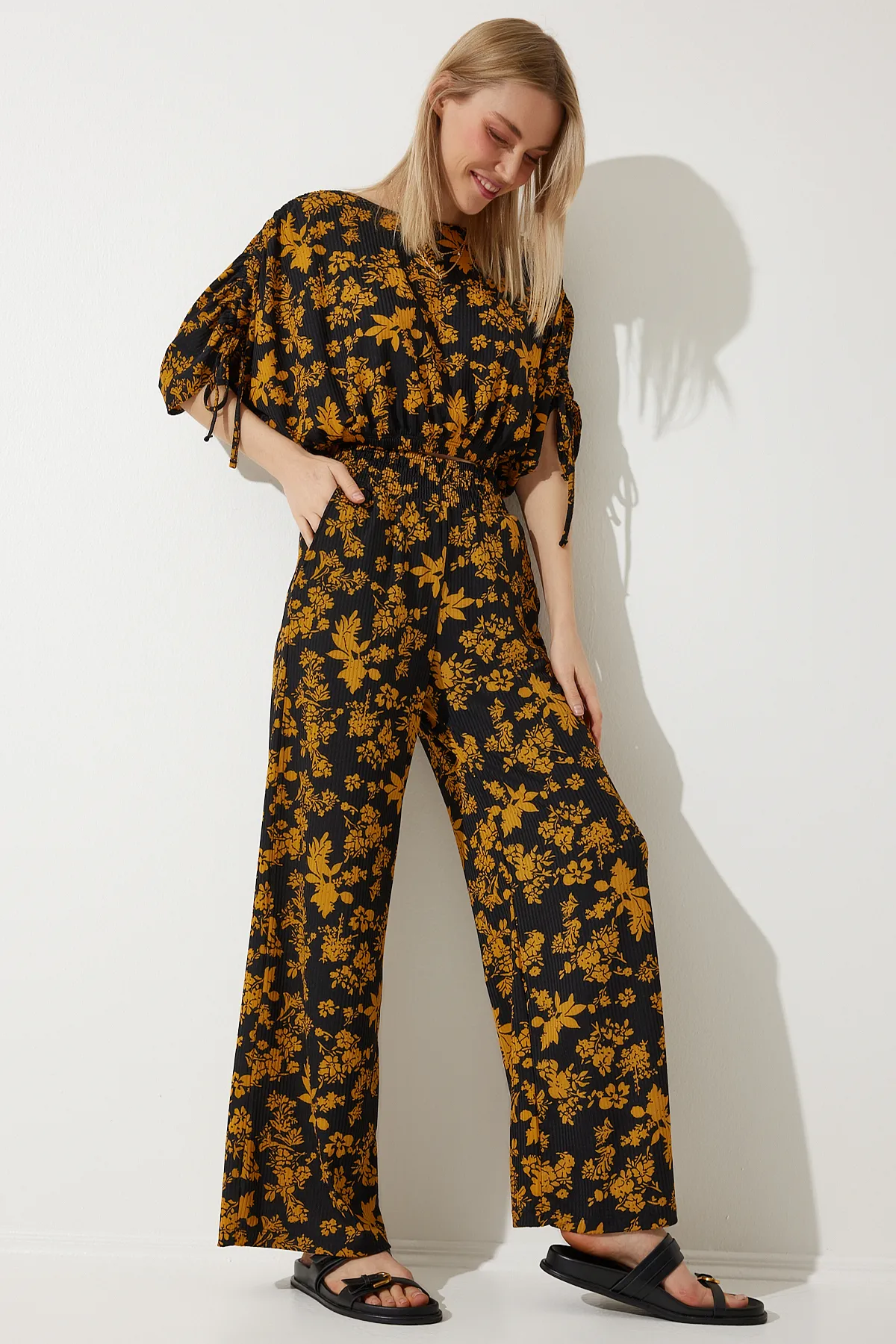Happiness İstanbul  Schwarzes Senfmuster-Bluse-Palazzo-Strickset für Damen MC00264