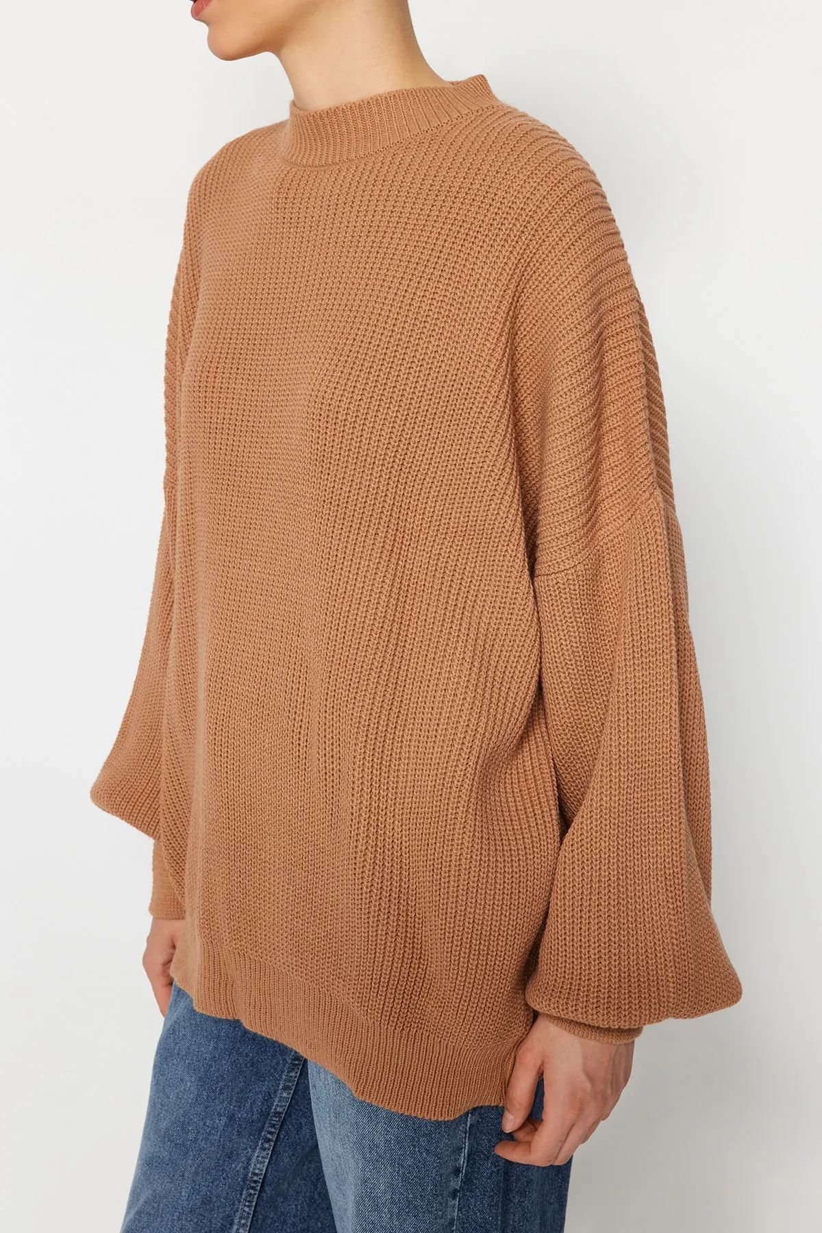 Trendyol Collection  Nerzfarbener Strickpullover mit Rundhalsausschnitt und weiter Passform TWOAW23KZ01448