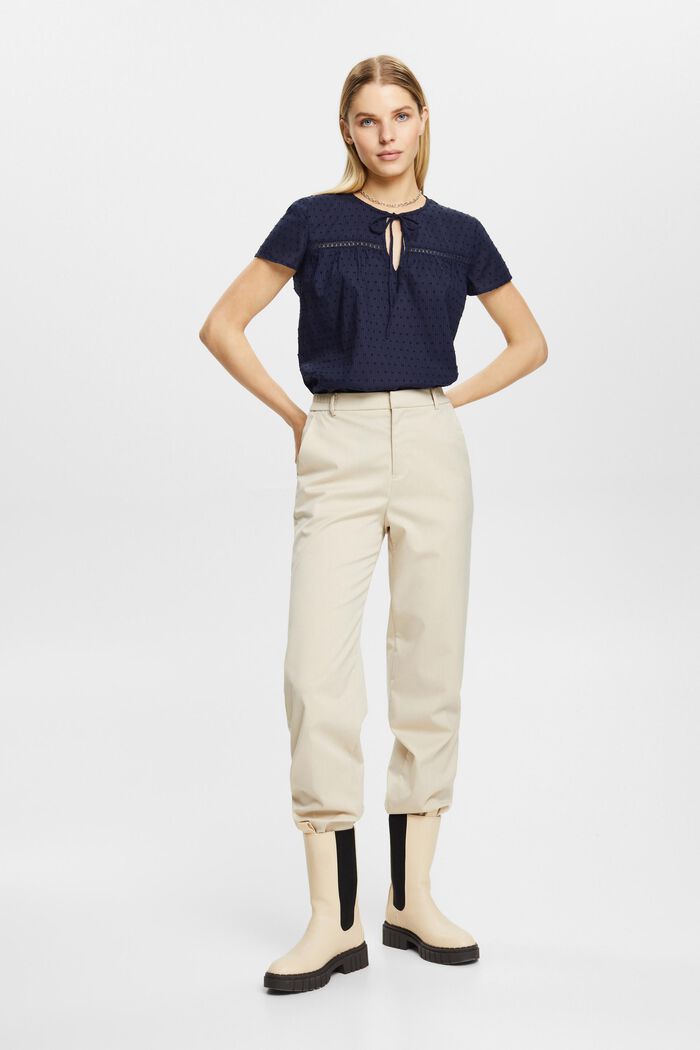 Dobby-Bluse mit Bindedetail