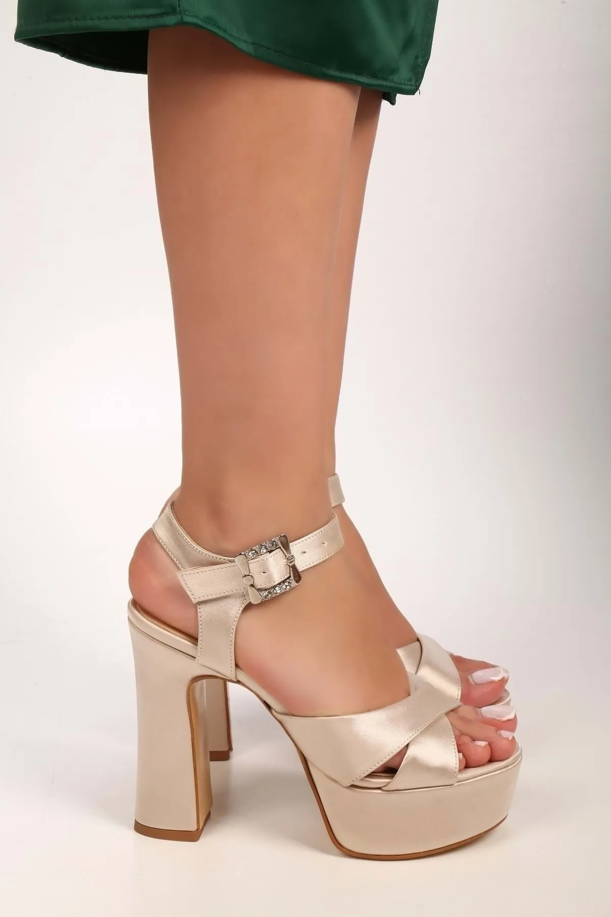 Shoeberry  Pier Ten Satin-Plateauschuhe für Damen