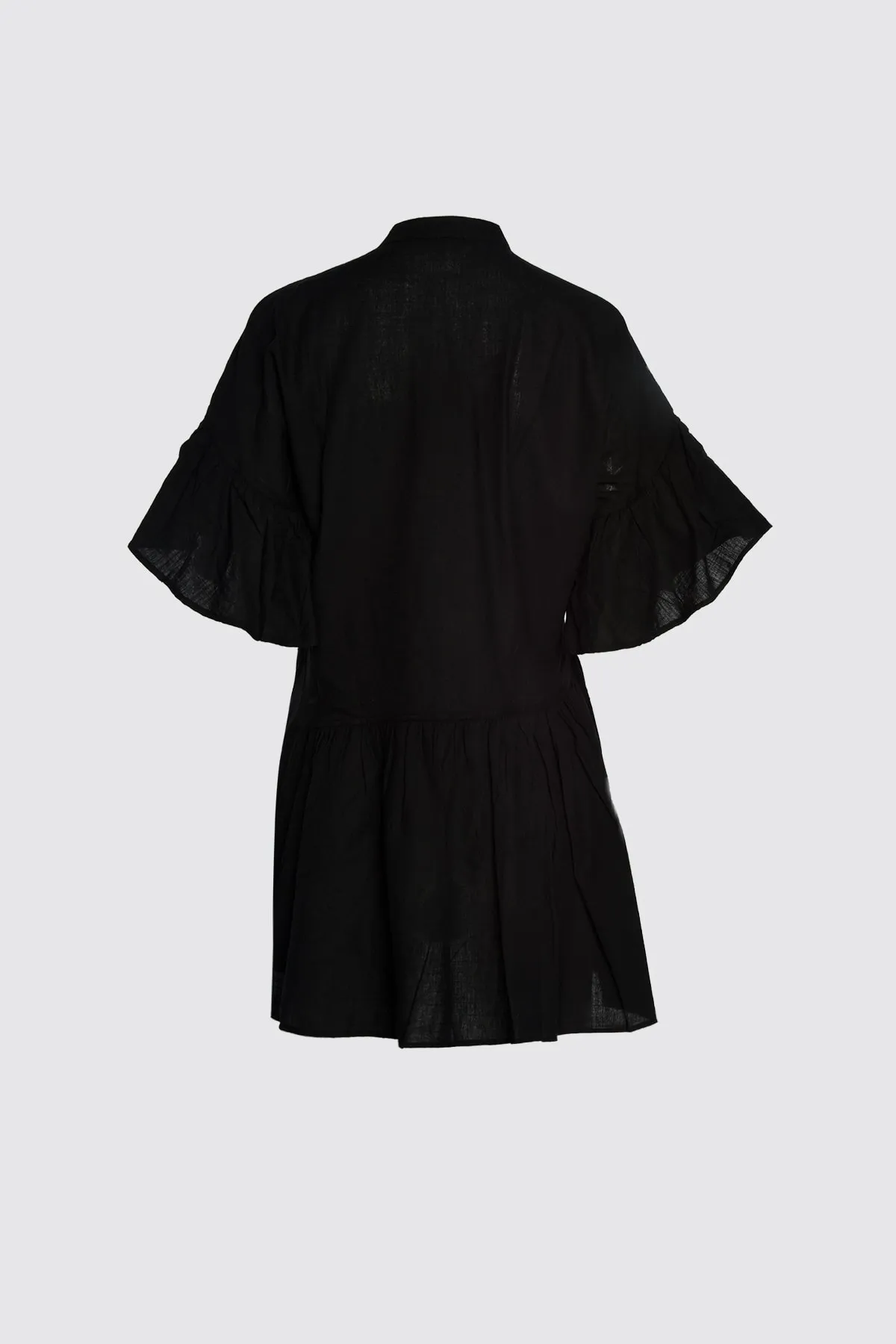 Trendyol Collection  Schwarzes, weit geschnittenes Mini-Strandkleid mit gewebtem Volant aus 100 % Baumwolle TBESS20EL0873