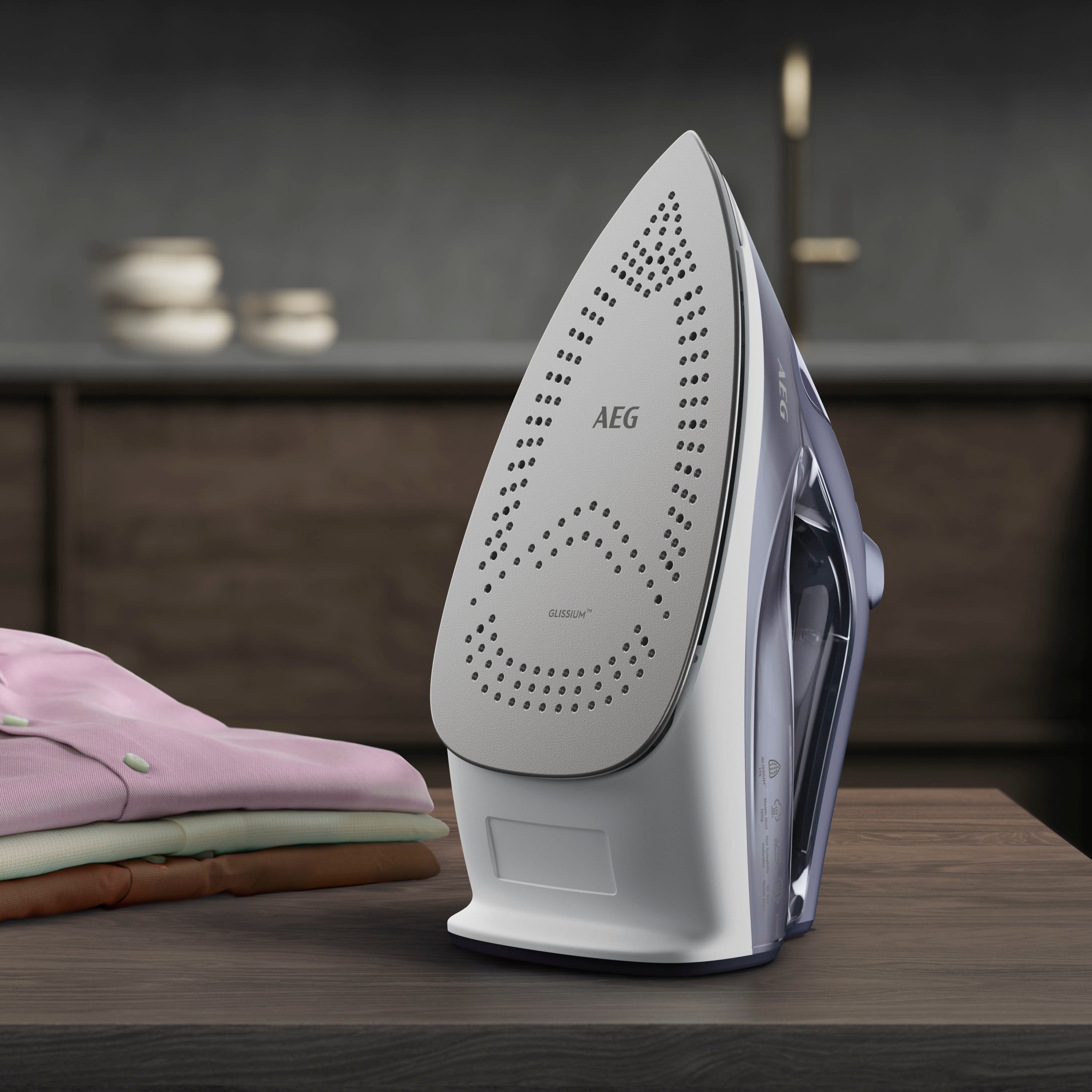 AEG Dampfbügeleisen SI6-1-2MN, 2400 W, Anti-Kalk System, Restwärmeanzeige, 160 g Dampfstoß