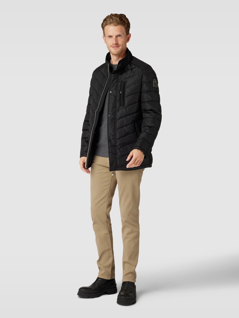Steppjacke mit Stehkragen in schwarz