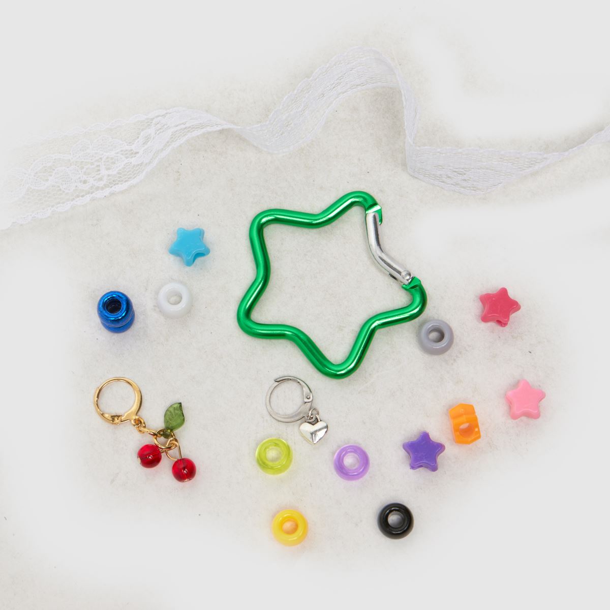 BEADS BY EDIE pick n mix-väska med spetsberlocker