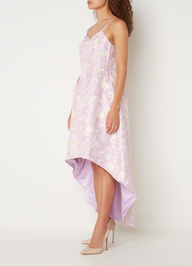Vestido midi de Chi Chi London con bajo asimétrico y estampado jacquard.