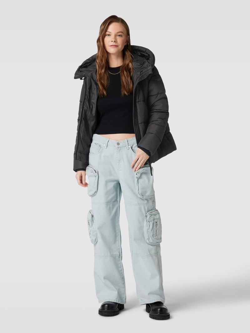 Steppjacke mit Kapuze in schwarz