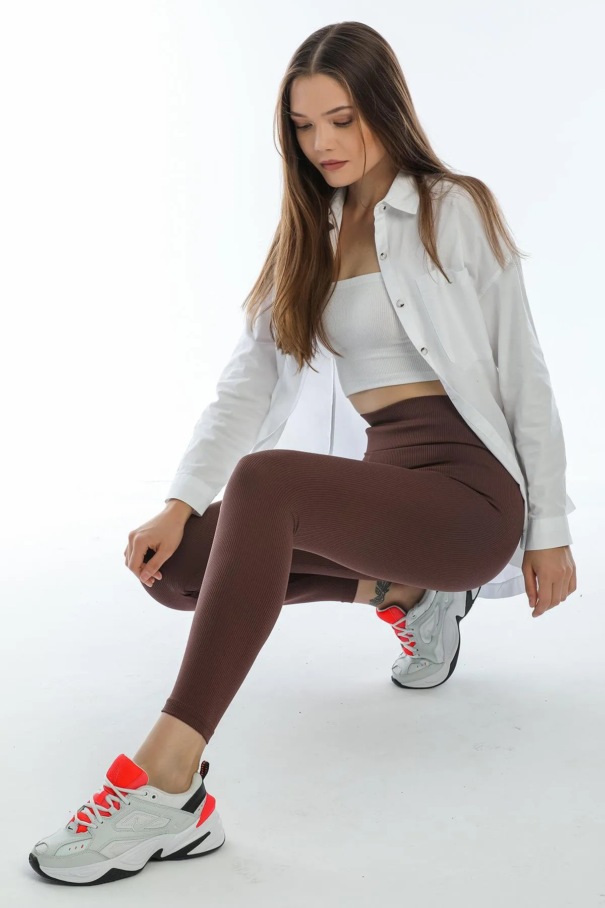 Domoda  Braune, gerippte, elastische Strickstrumpfhose mit hoher Taille und Interlock-Taille