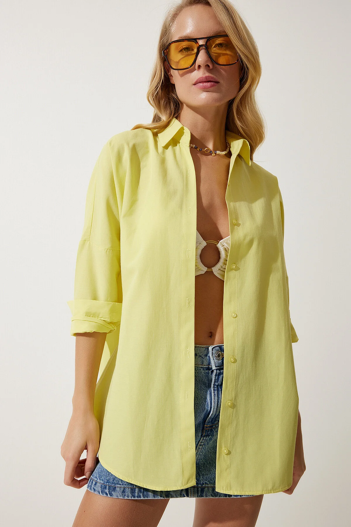 Happiness İstanbul  Hellgelbes, langes Oversize-Basic-Shirt für Damen DD00842
