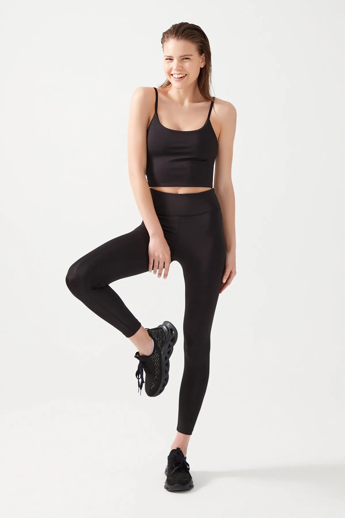 LOS OJOS  Leicht unterstützte, abgedeckte Sport-BH-Träger für Damen mit schwarzem Träger