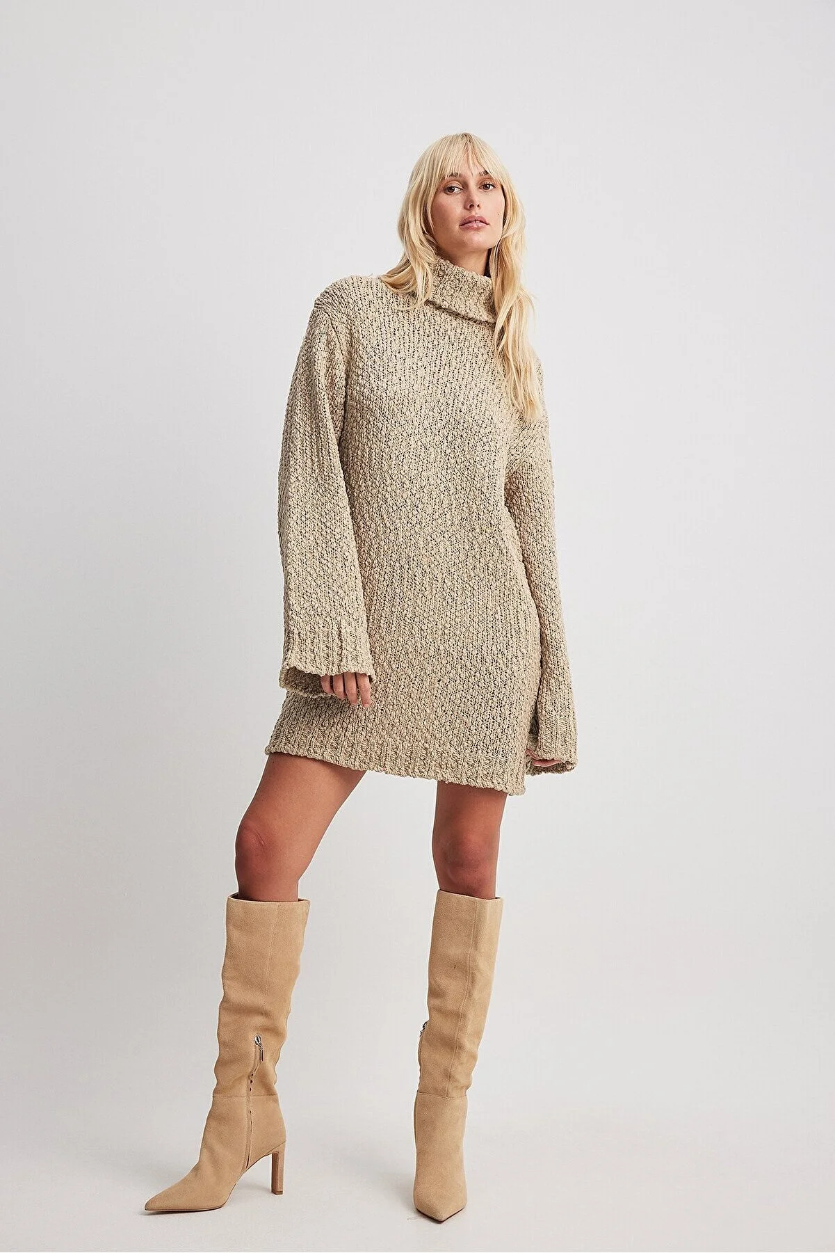 NA-KD  Strukturiertes Strickpulloverkleid mit Rollkragen