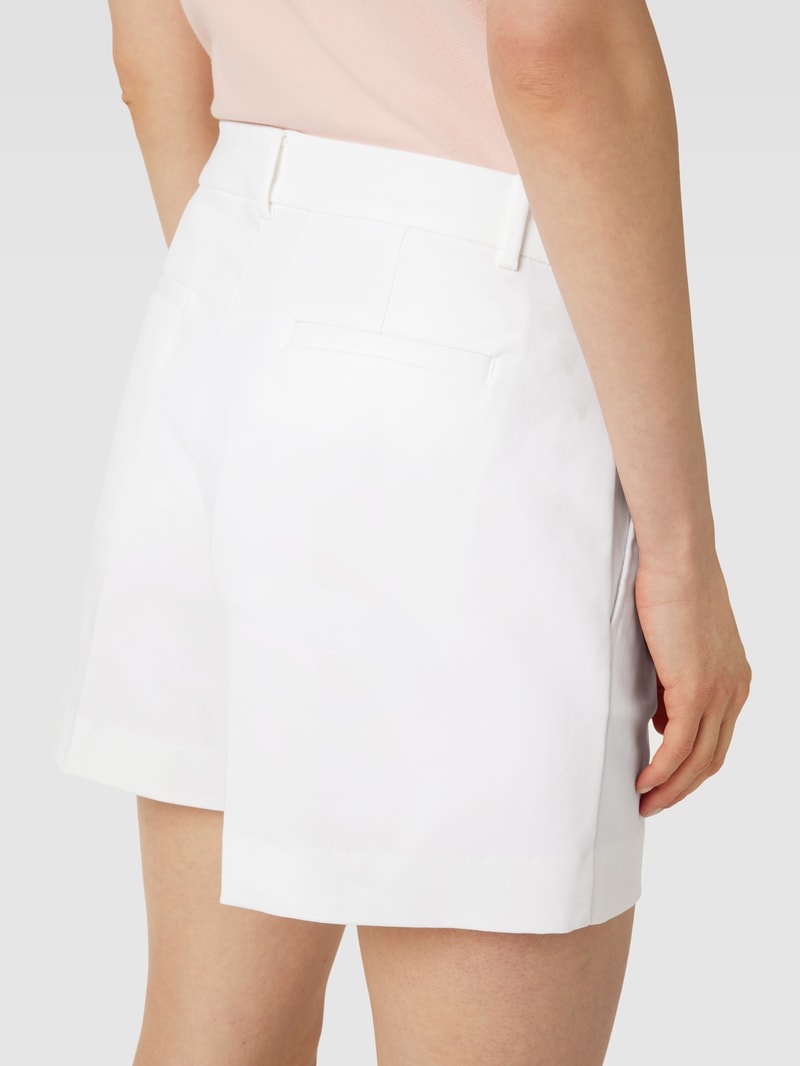 Shorts mit französischen Eingrifftaschen in weiß