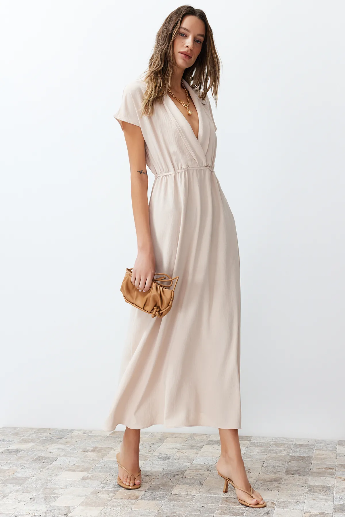 Trendyol Collection  Beiges Aerobin DMidi-Kleid - A-Linie, Zweireihiger Kragen TWOSS24EL00599