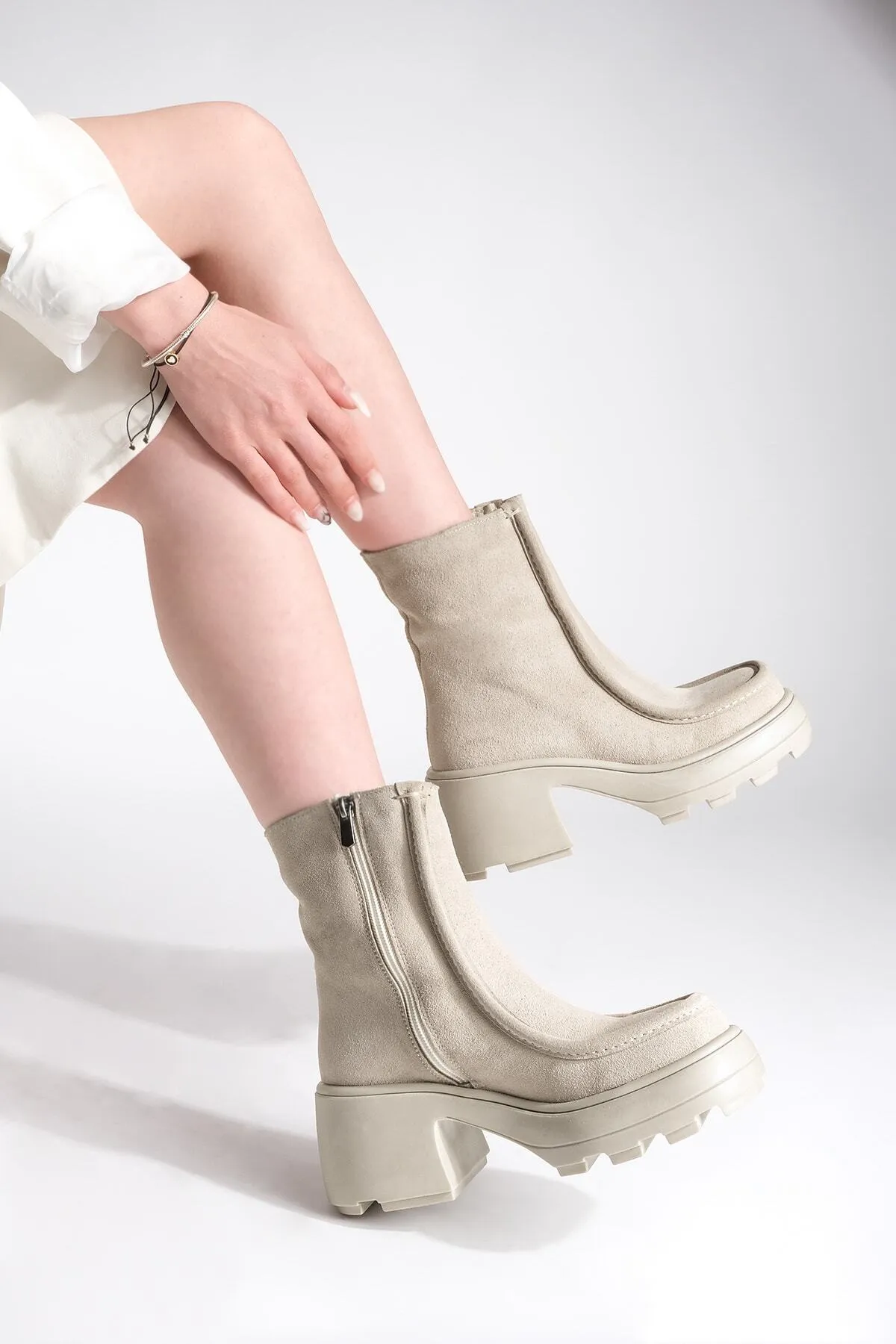 Marjin  Damen Lederstiefel mit Absatz und Reißverschluss Bevaz Beige Wildleder