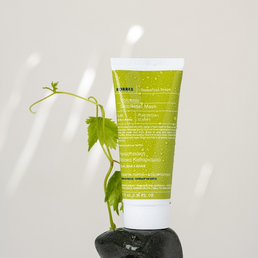 SANTORINI GRAPE Hautverfeinernde Maske mit Vulkansand