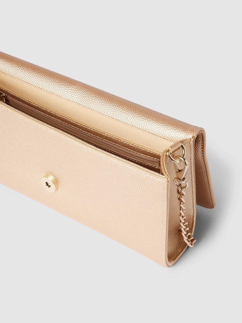 Clutch mit Label-Applikation Modell 'DIVINA' in gold