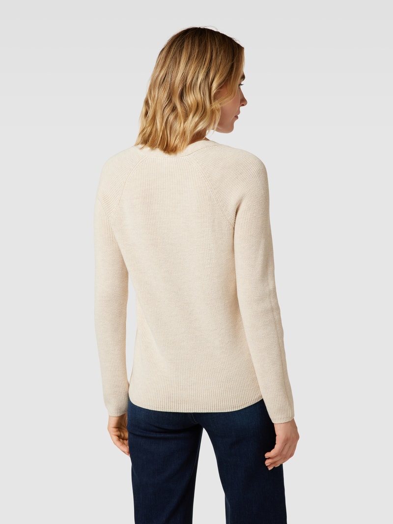 Strickpullover mit V-Ausschnitt in camel