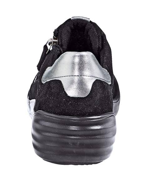 Sneaker in harmonischer Farbkombination