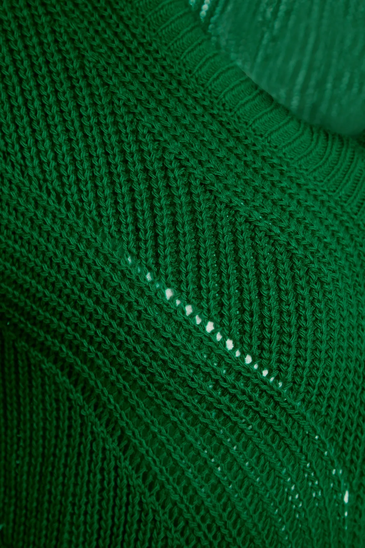Trendyol Collection  Smaragdgrüner Strickpullover mit Lochmuster TWOAW21KZ0690