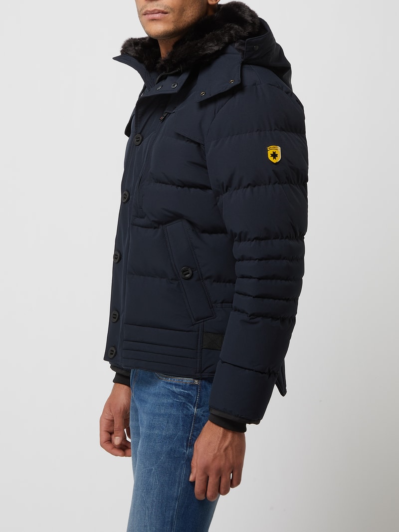 Steppjacke mit Label-Patch in marineblau