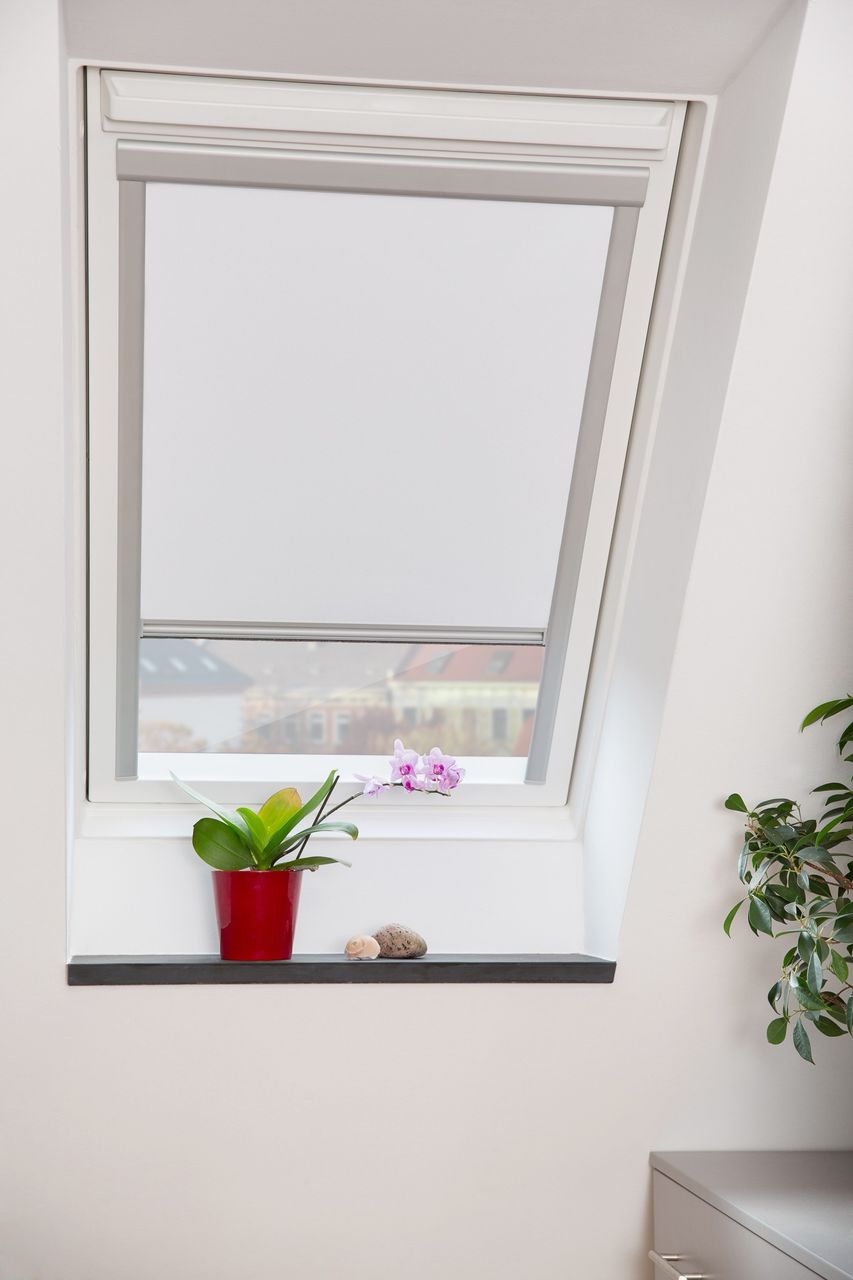 Lichtblick Dachfensterrollo Skylight, Thermo, Verdunkelung - Weiß, 38,3 x 74,0 cm (C04) (B x L)