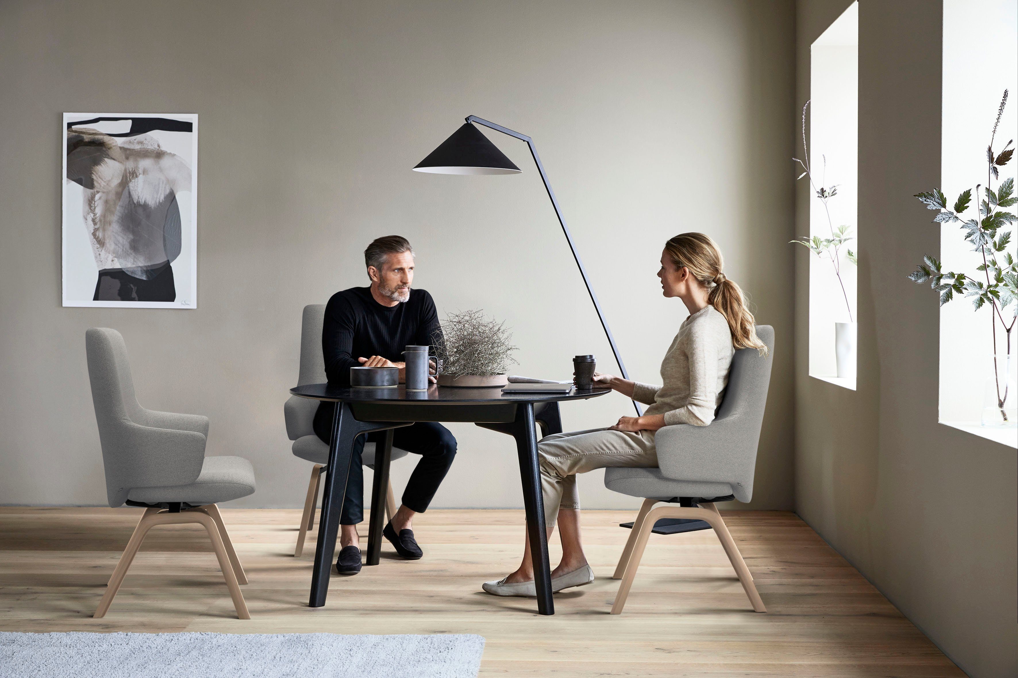 Stressless® Polsterstuhl Laurel, High Back mit Armlehne, Größe L, mit schräggestellten Beinen in Eiche