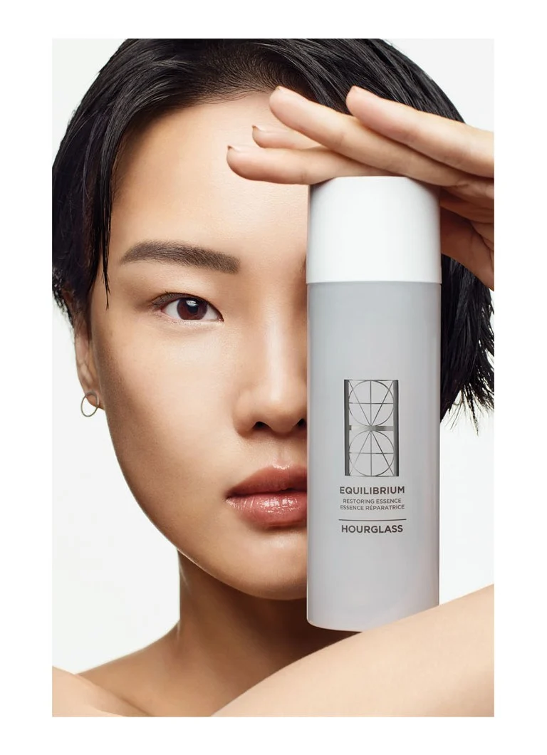 Hourglass Equilibrium Restoring Essence - face lotion