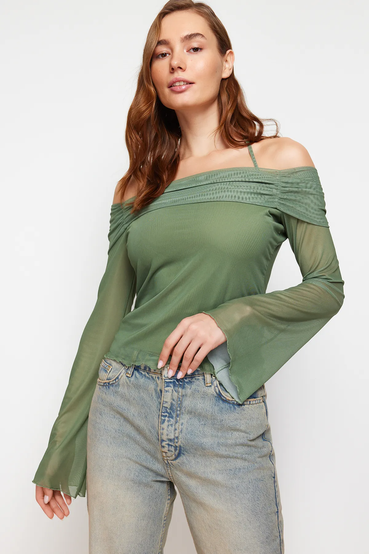 Trendyol Collection  Khakifarbene Strickbluse mit ausgestellten Ärmeln und Krawatte, detailliert TWOSS24BZ00046