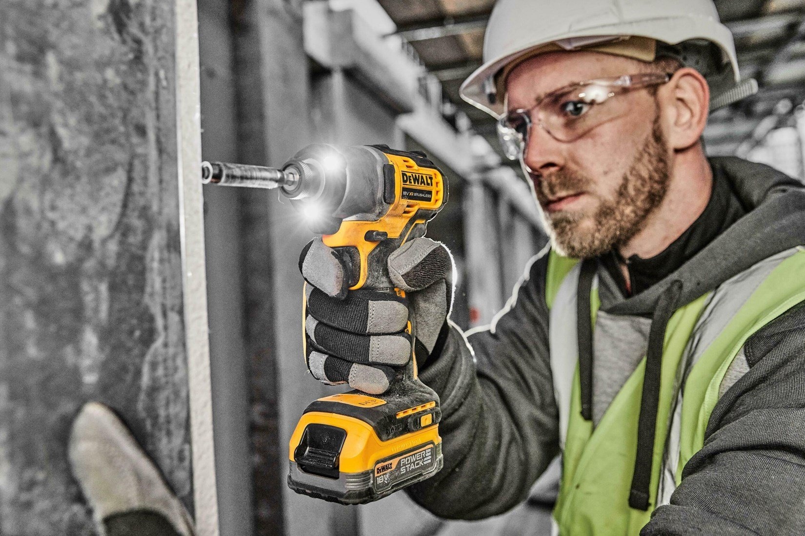 DeWalt DCF840N-XJ Akumulátorový rázový šroubovák 18V XR Bezuhlíkový, bez baterií a nabíječky v krabici