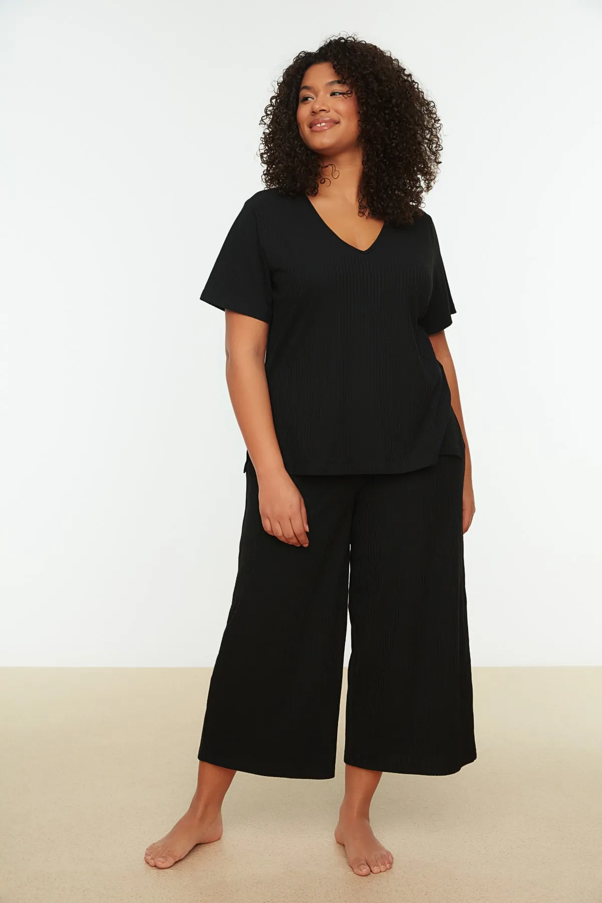 Trendyol Curve  Schwarzes gestricktes Pyjama-Set