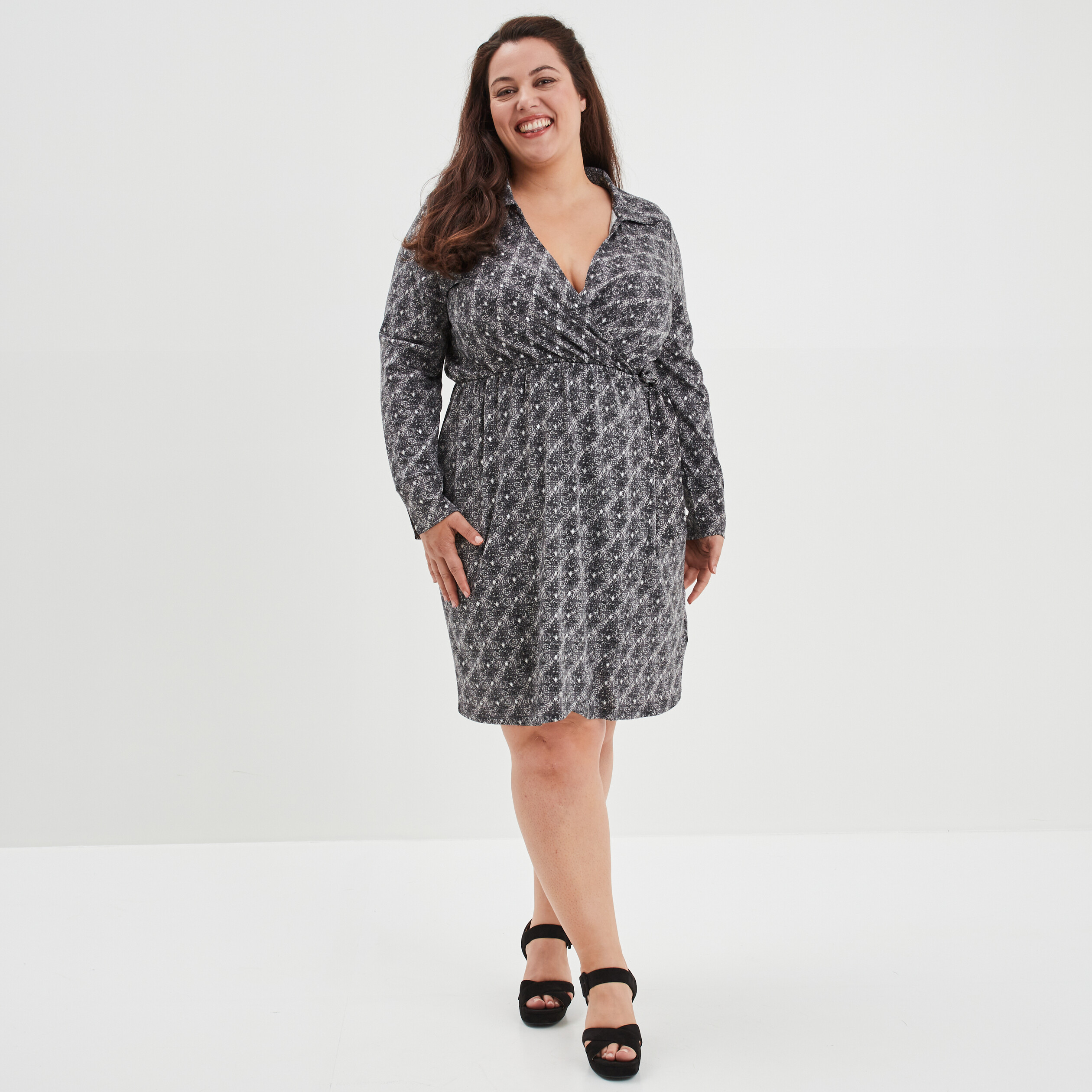 Robe droite col cache-coeur avec noeud noir femme grande taille | La Halle