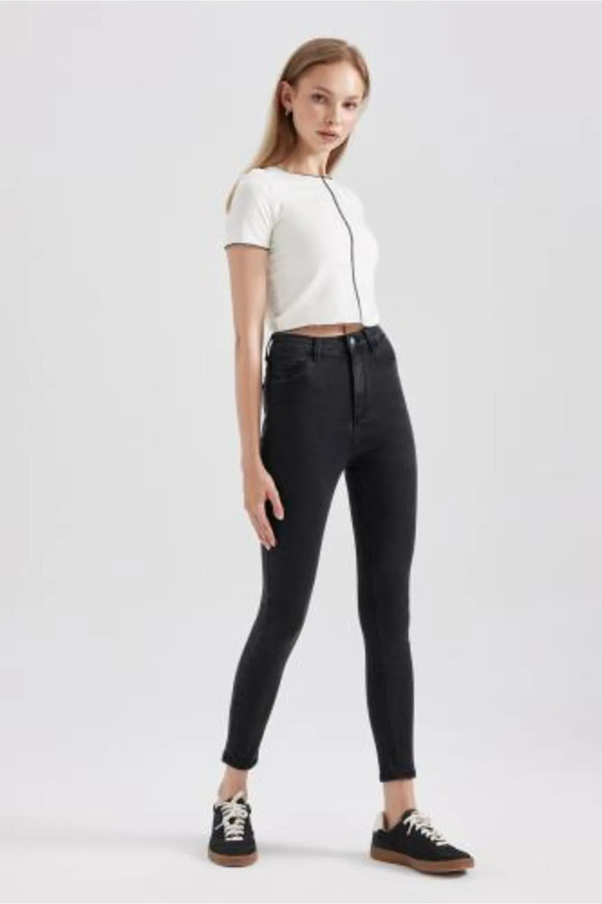 DeFacto  Jegging-Jeans mit hoher Taille, schmalem Bein und langer Länge A5819ax23au
