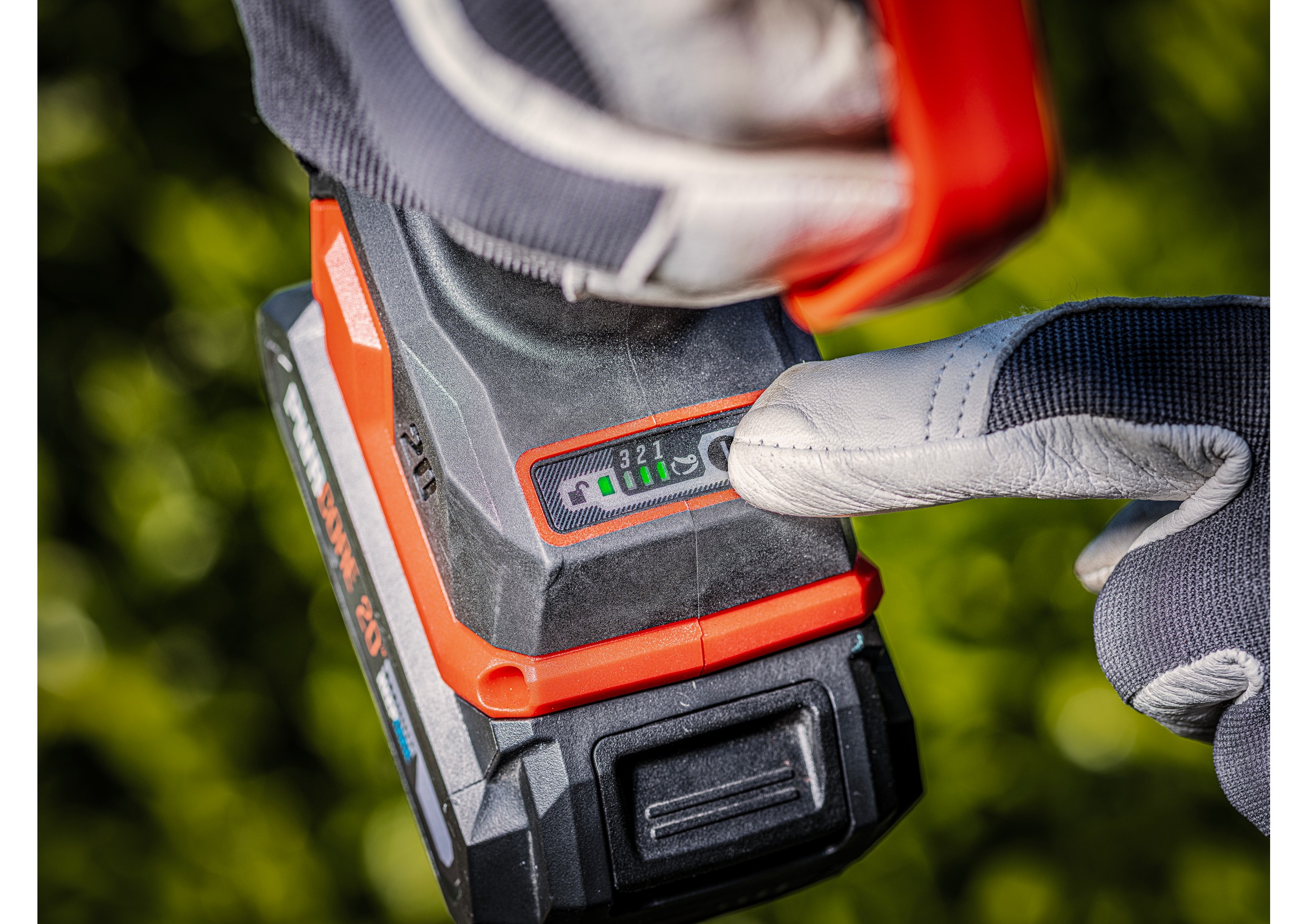 Sécateur sans fil SKIL GV1E0620CA 20 V sans balais (batteries et chargeur non inclus).