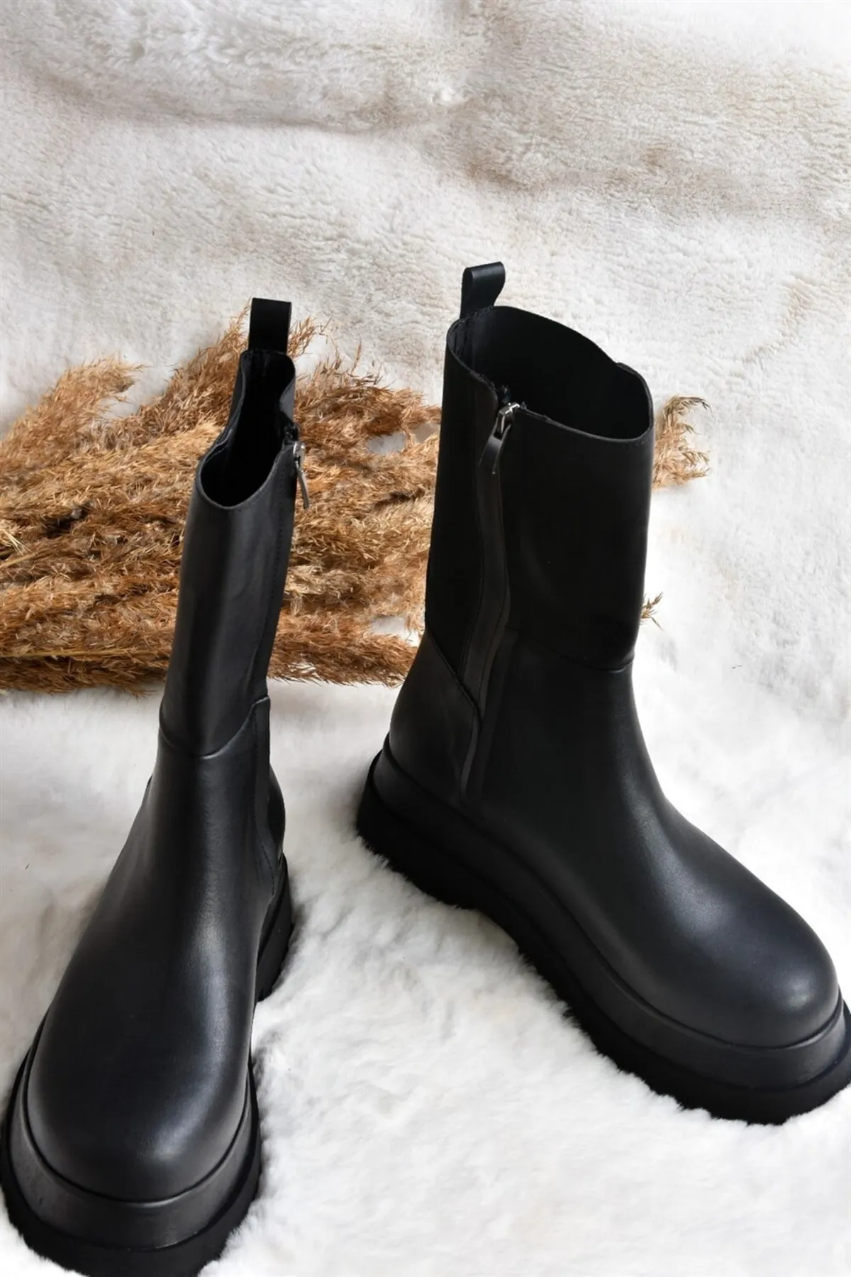 Fox Shoes  Schwarze Damenstiefel mit dicken Sohlen J267063109