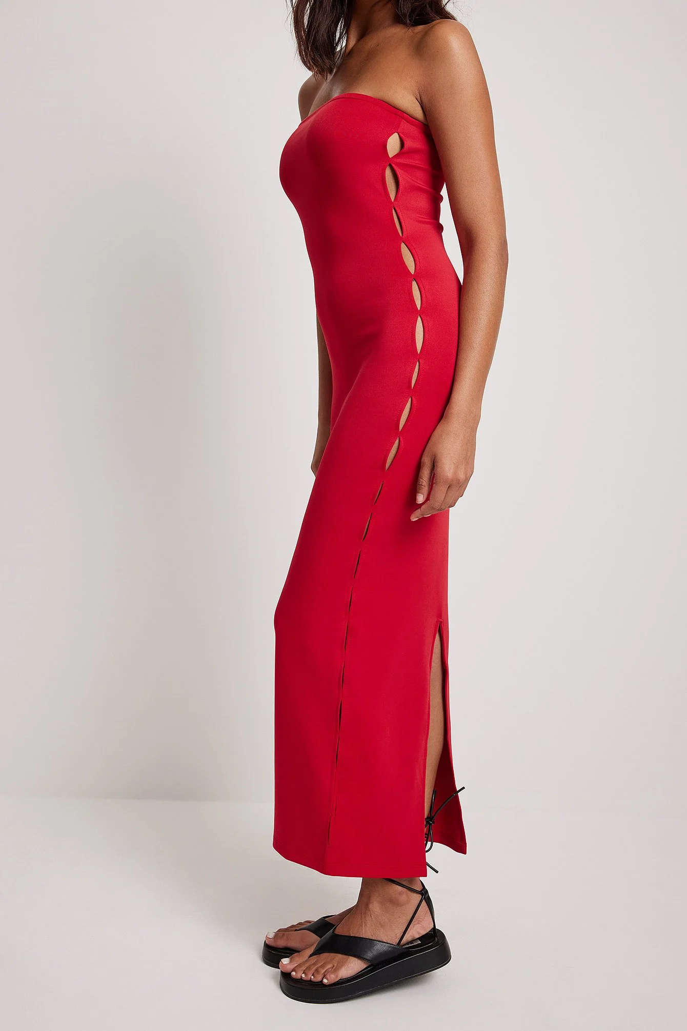 Kleid mit Aussparungen