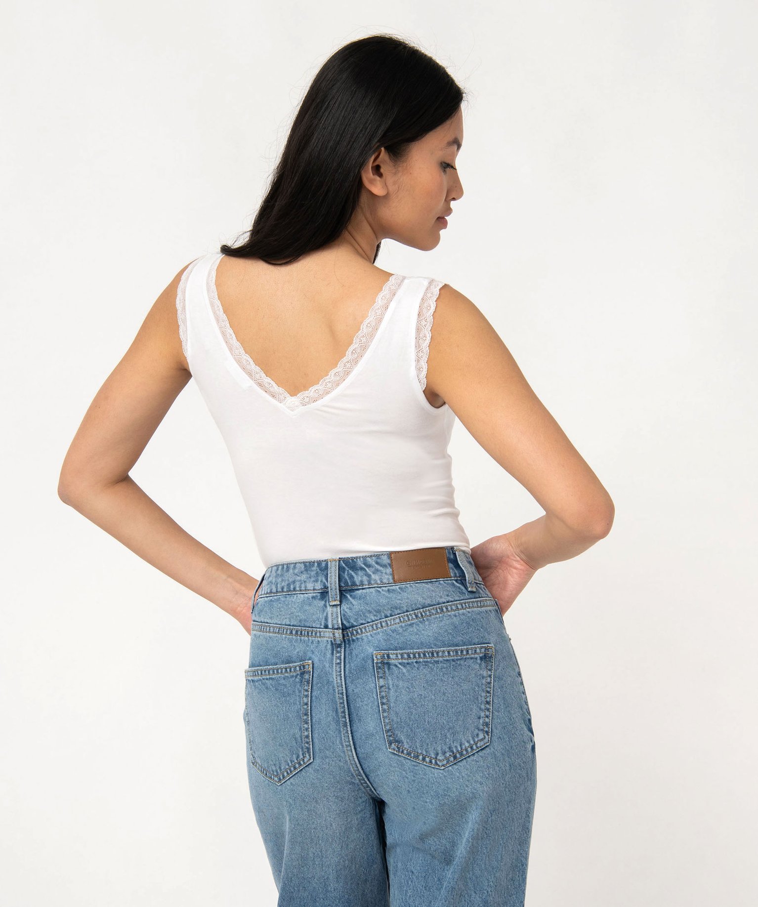 Débardeur femme avec décolleté en V en dentelle blanc | GEMO