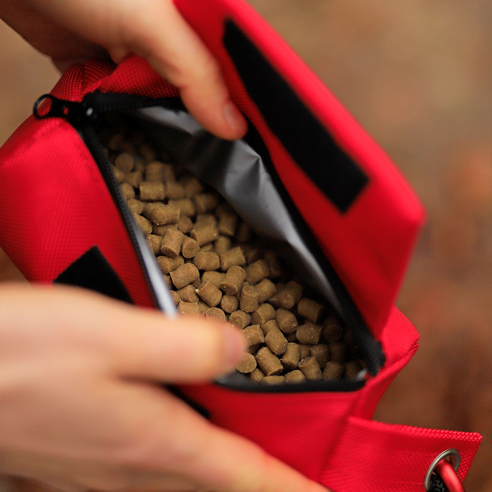 Lionto Snackbeutel Lionto Futterbeutel für Hunde, Trainingsdummy rot