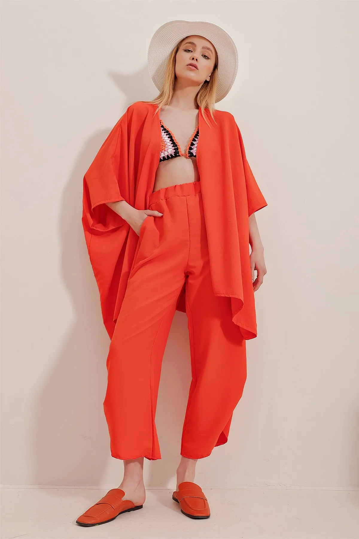 Trend Alaçatı Stili  Oranges Damen-Doppelset aus Hose und Jacke mit Beinschlitz und gleichfarbiger Struktur ALC-752-001