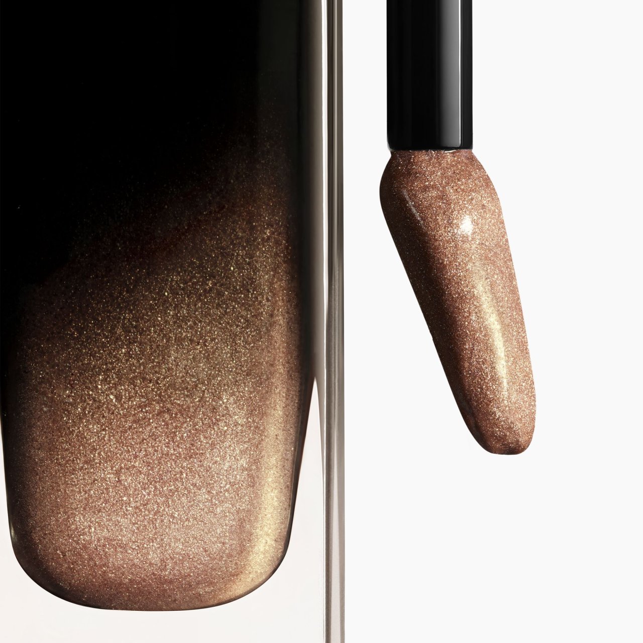 CHANEL ROUGE ALLURE LAQUE DER GLÄNZENDE FLUID-LIPPENSTIFT MIT LANGEM HALT