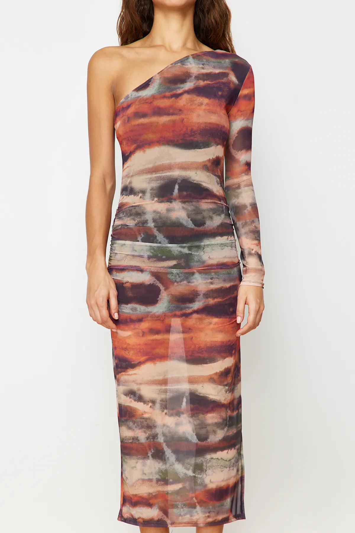 Trendyol Collection  Mehrfarbiges, figurbetontes, drapiertes One-Shoulder-Maxi-Strickkleid mit Tüllfutter TWOSS23EL01799
