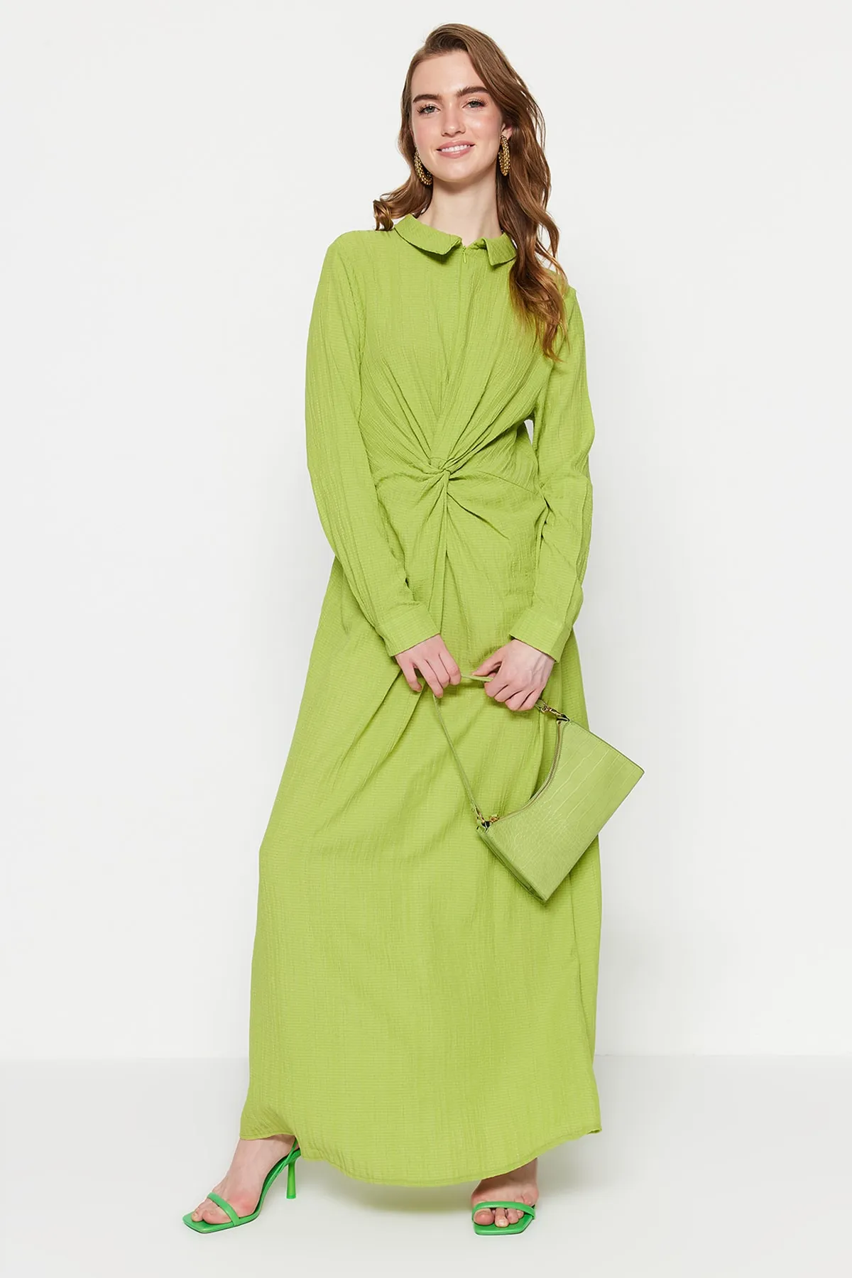 Trendyol Modest  Hellgrünes gewebtes Kleid mit Knoten vorne und Reißverschlussdetails TCTSS23EB00137